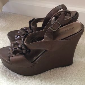 Brown flower wedges